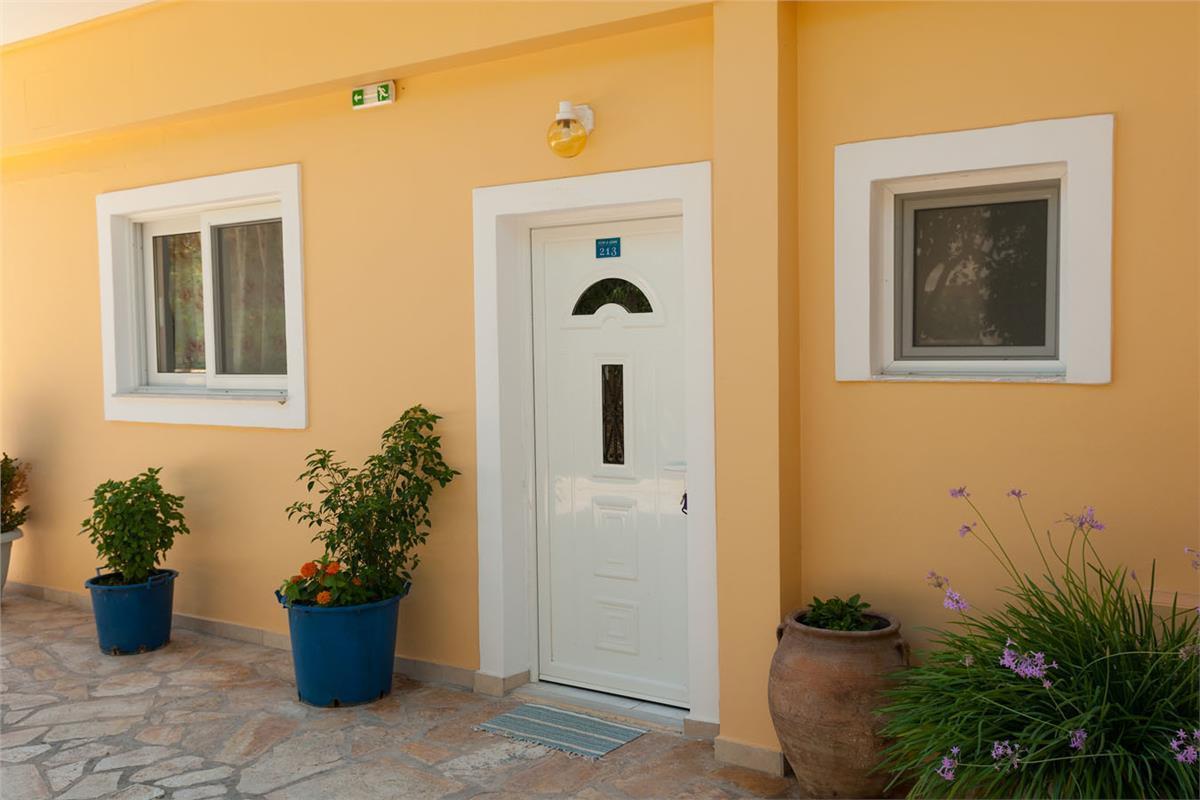 Tom & John Center Aparthotel Tsilivi  Exterior photo